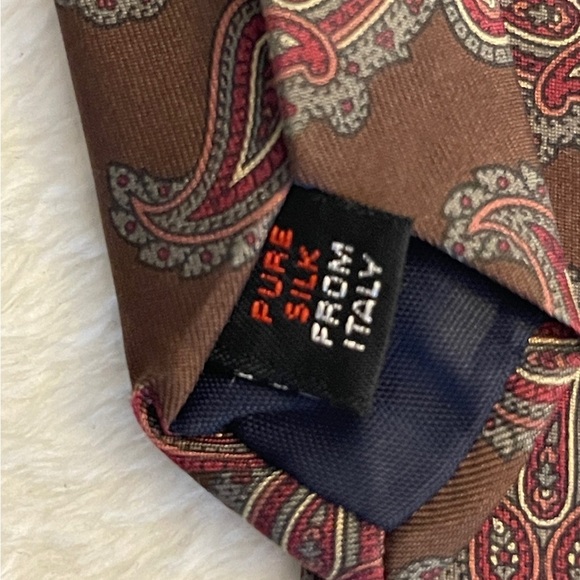 Elegant Paisley Men's Tie in Rich Brown - Picture 5 of 5